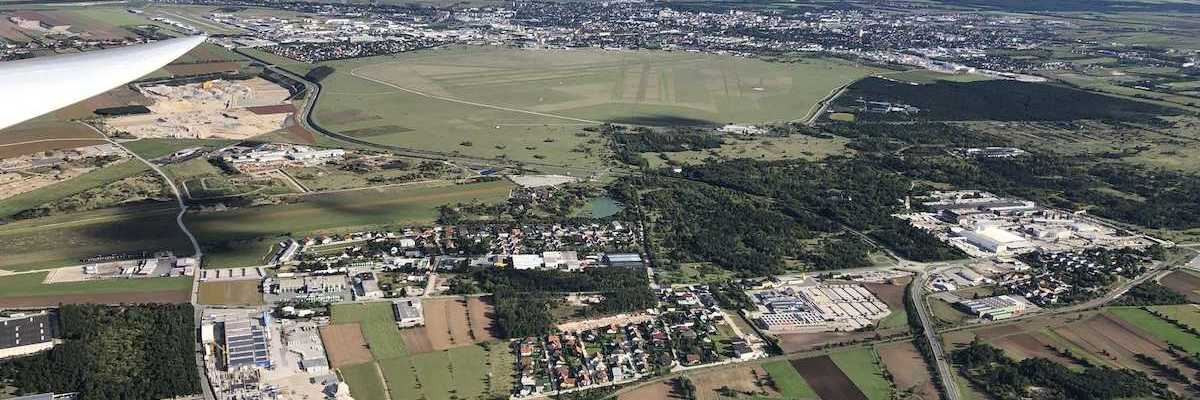 Verortung via Georeferenzierung der Kamera: Aufgenommen in der Nähe von Gemeinde Wöllersdorf-Steinabrückl, Österreich in 800 Meter
